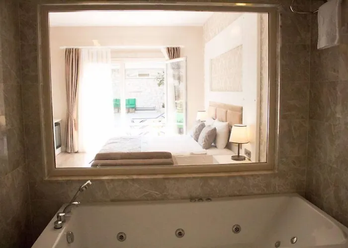 Hotel The Design *